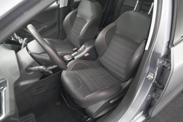 Peugeot 2008 PureTech 110 EAT6 GT-Line | Trekhaak | Panoramadak | Apple Carplay | Parkeersensoren