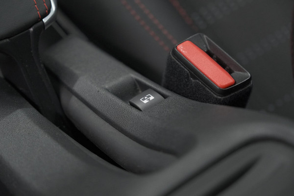 Peugeot 2008 PureTech 110 EAT6 GT-Line | Trekhaak | Panoramadak | Apple Carplay | Parkeersensoren