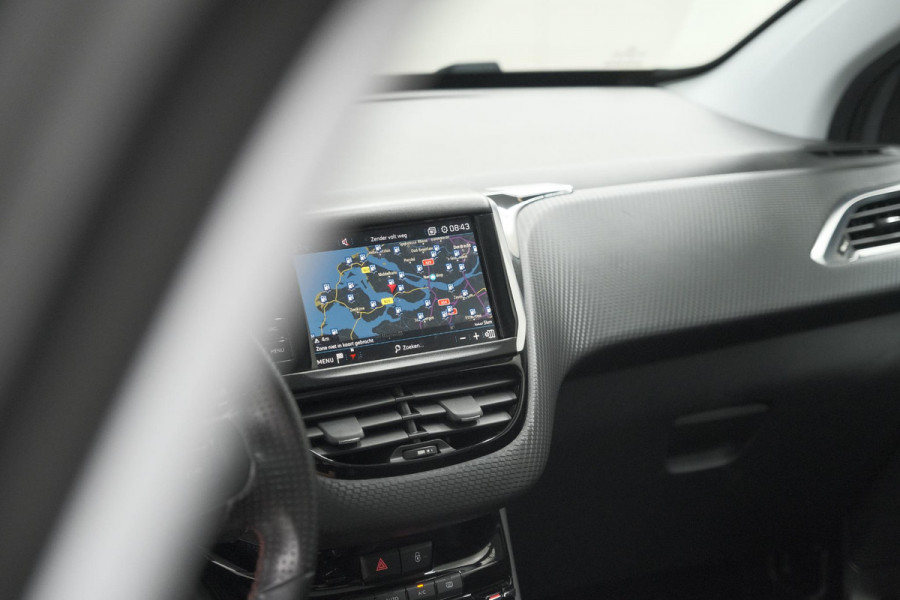 Peugeot 2008 PureTech 110 EAT6 GT-Line | Trekhaak | Panoramadak | Apple Carplay | Parkeersensoren