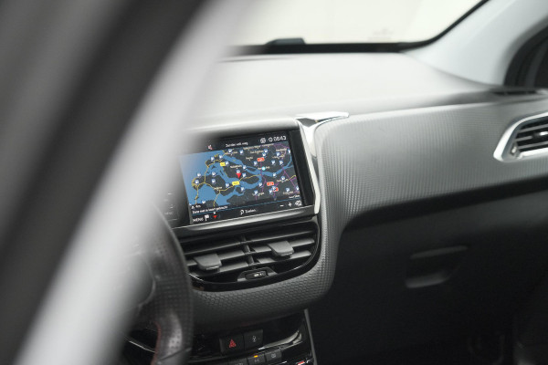 Peugeot 2008 PureTech 110 EAT6 GT-Line | Trekhaak | Panoramadak | Apple Carplay | Parkeersensoren