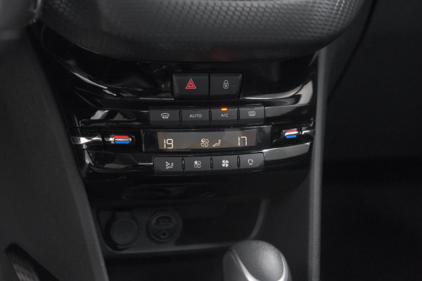Peugeot 2008 PureTech 110 EAT6 GT-Line | Trekhaak | Panoramadak | Apple Carplay | Parkeersensoren