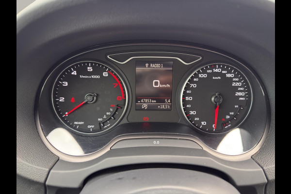 Audi A3 Sportback 30 TFSI | Navi | Airco (automatisch) | Parksenors V+A | 19" Velg | Cruise Control |