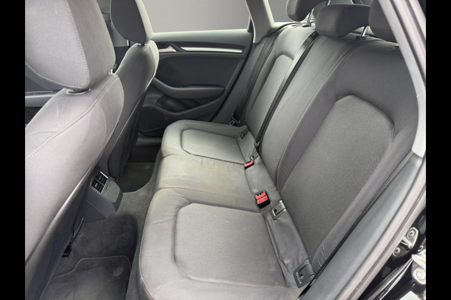Audi A3 Sportback 30 TFSI | Navi | Airco (automatisch) | Parksenors V+A | 19" Velg | Cruise Control |