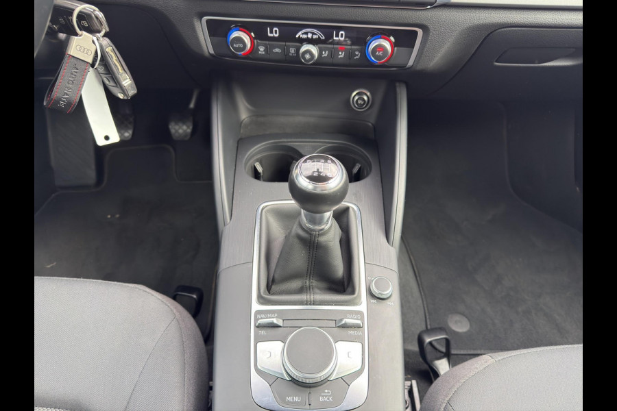 Audi A3 Sportback 30 TFSI | Navi | Airco (automatisch) | Parksenors V+A | 19" Velg | Cruise Control |