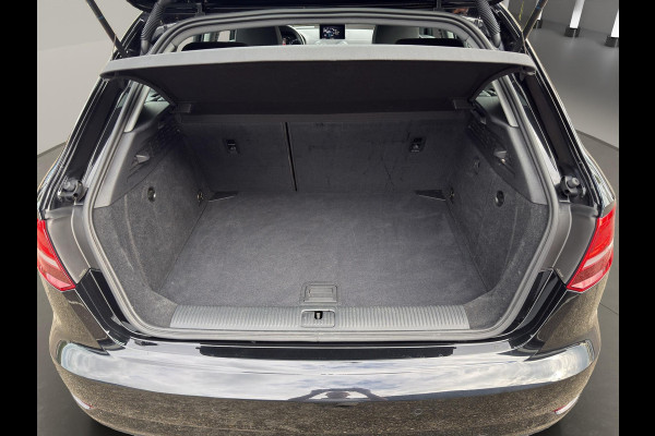 Audi A3 Sportback 30 TFSI | Navi | Airco (automatisch) | Parksenors V+A | 19" Velg | Cruise Control |