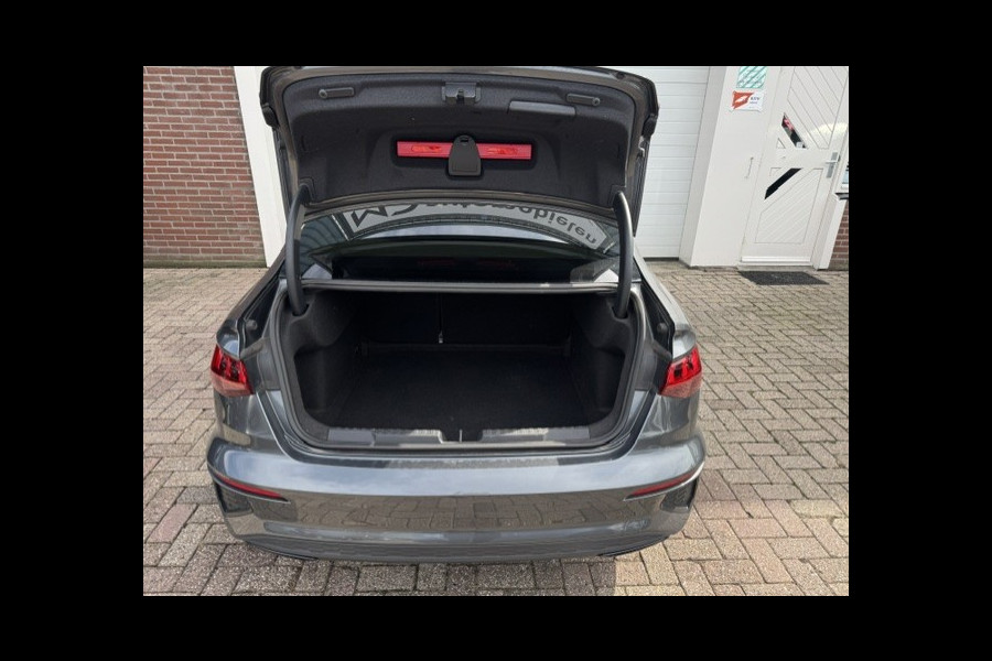 Audi A3 Limousine 30 TFSI S edition -Panorama-Virtual-Matrix