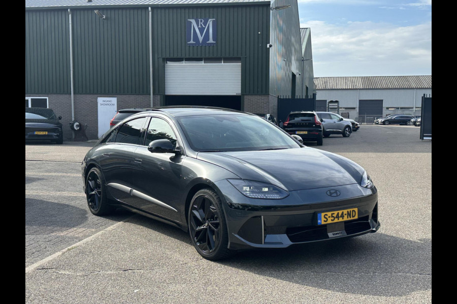 Hyundai IONIQ 6 First Edition AWD 77.4 kWh SOH 100% | PANO | STOEL VERWAMRING VOOR & ACHTER | MEM. SEAT | ELEK. STOELEN | BOSE BOXEN | 360 CAMERA | FABRIEKS GARANTIE TM 03-2028 | RIJKLAAR ! |
