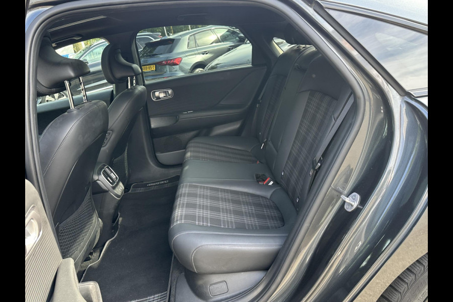 Hyundai IONIQ 6 First Edition AWD 77.4 kWh SOH 100% | PANO | STOEL VERWAMRING VOOR & ACHTER | MEM. SEAT | ELEK. STOELEN | BOSE BOXEN | 360 CAMERA | FABRIEKS GARANTIE TM 03-2028 | RIJKLAAR ! |