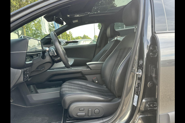 Hyundai IONIQ 6 First Edition AWD 77.4 kWh SOH 100% | PANO | STOEL VERWAMRING VOOR & ACHTER | MEM. SEAT | ELEK. STOELEN | BOSE BOXEN | 360 CAMERA | FABRIEKS GARANTIE TM 03-2028 | RIJKLAAR ! |