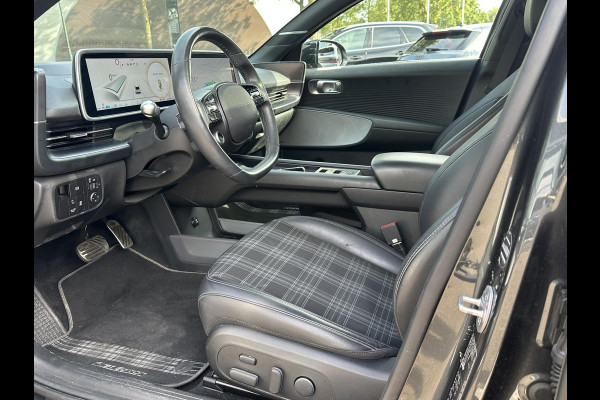 Hyundai IONIQ 6 First Edition AWD 77.4 kWh SOH 100% | PANO | STOEL VERWAMRING VOOR & ACHTER | MEM. SEAT | ELEK. STOELEN | BOSE BOXEN | 360 CAMERA | FABRIEKS GARANTIE TM 03-2028 | RIJKLAAR ! |