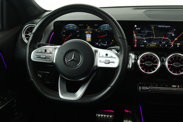 Mercedes-Benz Glb 200 Business Solution AMG (PANORAMADAK, SFEERVERLICHTING, TREKHAAK WEGKLAPBAAR, STOELVERWARMING, ELEKTR STOELEN)