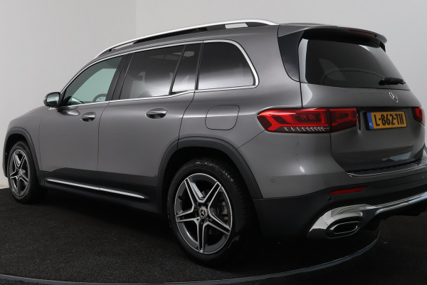 Mercedes-Benz Glb 200 Business Solution AMG (PANORAMADAK, SFEERVERLICHTING, TREKHAAK WEGKLAPBAAR, STOELVERWARMING, ELEKTR STOELEN)