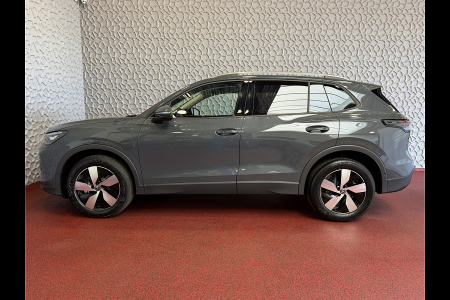 Volkswagen Tiguan 1.5 eHYBRID NIEUWE AUTO 2026 VERWARMDE STOELEN/STUUR CAMERA HARMAN KARDON AUDIO ELEK.KLEP PHEV PLUG IN HYBRID