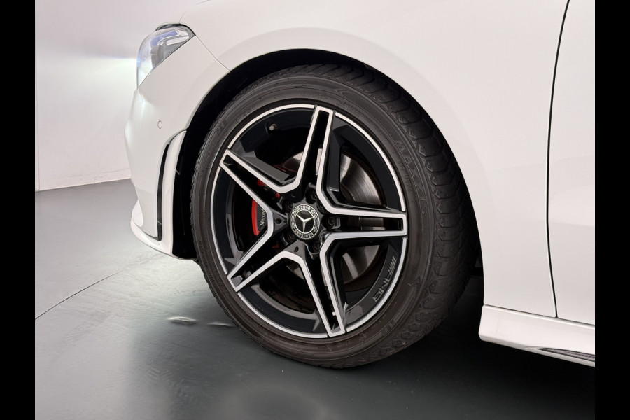 Mercedes-Benz CLA-Klasse 180 AMG line | Night Sfeer Dodehoek Trekhaak