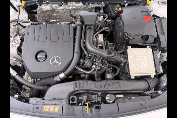 Mercedes-Benz CLA-Klasse 180 AMG line | Night Sfeer Dodehoek Trekhaak