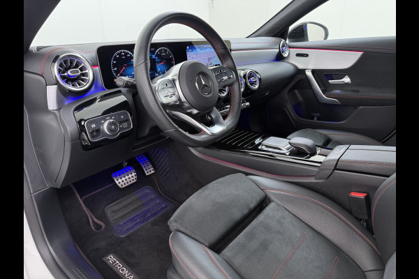 Mercedes-Benz CLA-Klasse 180 AMG line | Night Sfeer Dodehoek Trekhaak