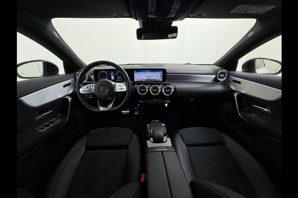 Mercedes-Benz CLA-Klasse 180 AMG line | Night Sfeer Dodehoek Trekhaak
