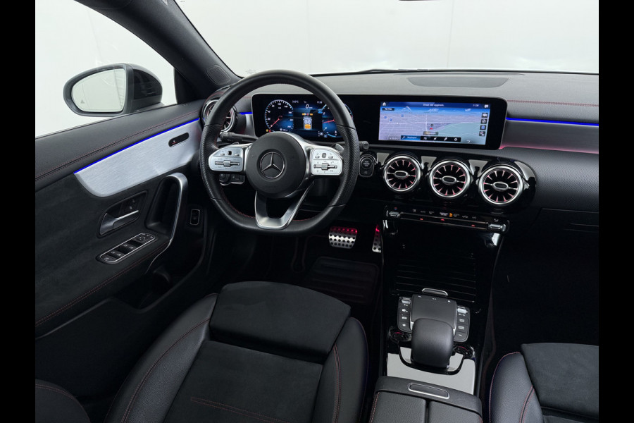 Mercedes-Benz CLA-Klasse 180 AMG line | Night Sfeer Dodehoek Trekhaak