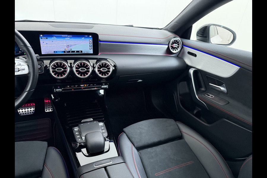 Mercedes-Benz CLA-Klasse 180 AMG line | Night Sfeer Dodehoek Trekhaak