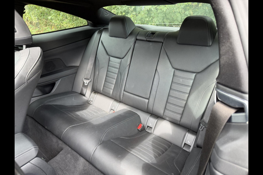 BMW 4 Serie Coupé 420i High Executive M-Pakket GARANTIE TOT 07-2032* . PANORAMA-DAK . PARKEERSENSOREN VOOR & ACHTER . STOELVERWARMING . 1E EIGENAAR! .