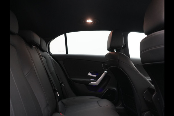 Mercedes-Benz A-Klasse 250 e Progressive PHEV 218pk Dealer O.H. | Camera | Lederen Sportstoelen Ventilatie & Verwarmd | Burmester Audio | Blis | Sfeerverlichting | Apple Carplay | LED Koplampen | Cruise Control | Navigatie | DAB | 19"L.M | Plug In Hybrid