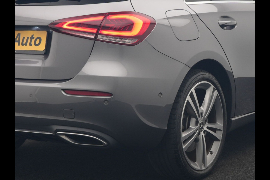 Mercedes-Benz A-Klasse 250 e Progressive PHEV 218pk Dealer O.H. | Camera | Lederen Sportstoelen Ventilatie & Verwarmd | Burmester Audio | Blis | Sfeerverlichting | Apple Carplay | LED Koplampen | Cruise Control | Navigatie | DAB | 19"L.M | Plug In Hybrid