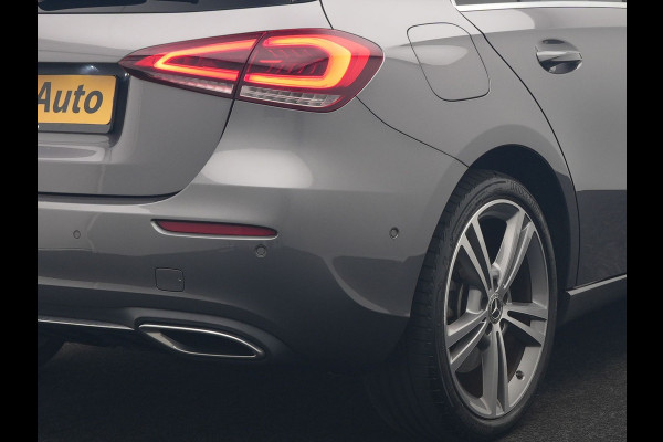 Mercedes-Benz A-Klasse 250 e Progressive PHEV 218pk Dealer O.H. | Camera | Lederen Sportstoelen Ventilatie & Verwarmd | Burmester Audio | Blis | Sfeerverlichting | Apple Carplay | LED Koplampen | Cruise Control | Navigatie | DAB | 19"L.M | Plug In Hybrid
