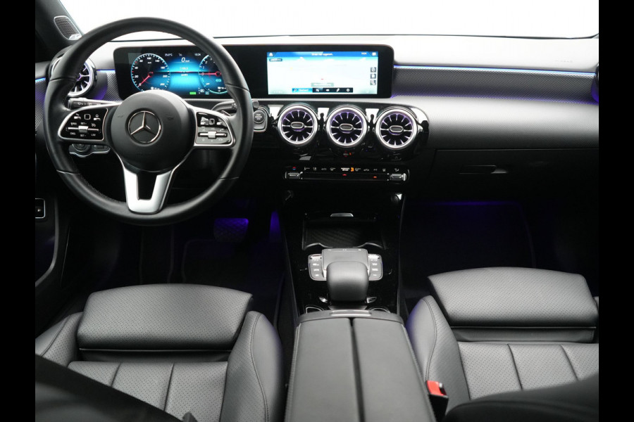 Mercedes-Benz A-Klasse 250 e Progressive PHEV 218pk Dealer O.H. | Camera | Lederen Sportstoelen Ventilatie & Verwarmd | Burmester Audio | Blis | Sfeerverlichting | Apple Carplay | LED Koplampen | Cruise Control | Navigatie | DAB | 19"L.M | Plug In Hybrid