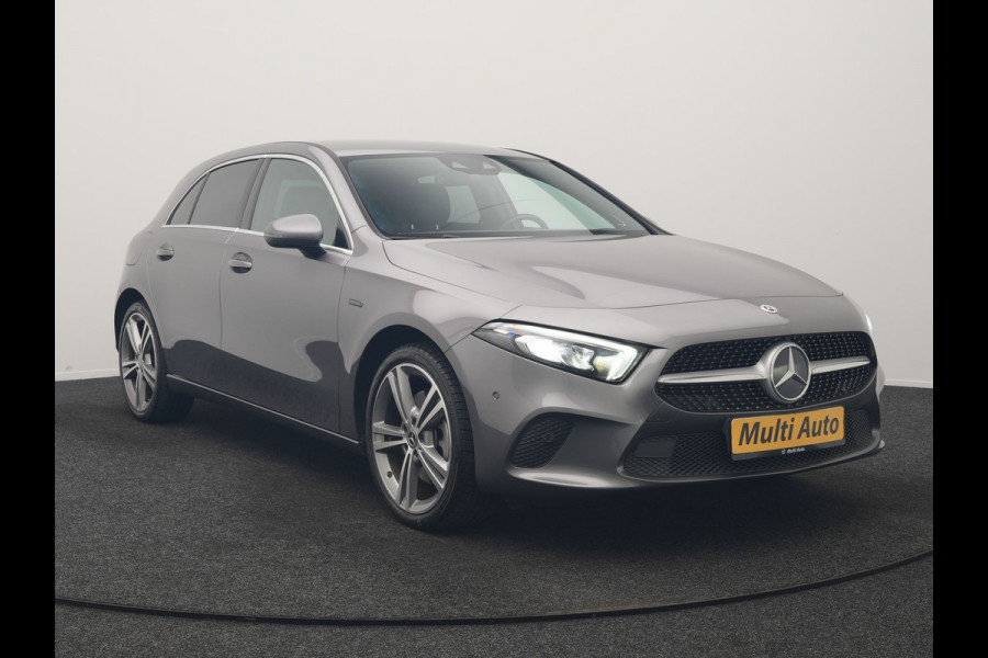 Mercedes-Benz A-Klasse 250 e Progressive PHEV 218pk Dealer O.H. | Camera | Lederen Sportstoelen Ventilatie & Verwarmd | Burmester Audio | Blis | Sfeerverlichting | Apple Carplay | LED Koplampen | Cruise Control | Navigatie | DAB | 19"L.M | Plug In Hybrid
