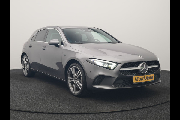 Mercedes-Benz A-Klasse 250 e Progressive PHEV 218pk Dealer O.H. | Camera | Lederen Sportstoelen Ventilatie & Verwarmd | Burmester Audio | Blis | Sfeerverlichting | Apple Carplay | LED Koplampen | Cruise Control | Navigatie | DAB | 19"L.M | Plug In Hybrid