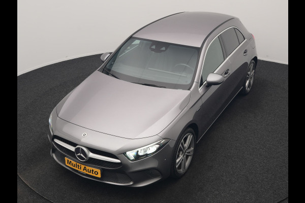 Mercedes-Benz A-Klasse 250 e Progressive PHEV 218pk Dealer O.H. | Camera | Lederen Sportstoelen Ventilatie & Verwarmd | Burmester Audio | Blis | Sfeerverlichting | Apple Carplay | LED Koplampen | Cruise Control | Navigatie | DAB | 19"L.M | Plug In Hybrid