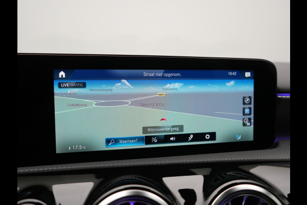 Mercedes-Benz A-Klasse 250 e Progressive PHEV 218pk Dealer O.H. | Camera | Lederen Sportstoelen Ventilatie & Verwarmd | Burmester Audio | Blis | Sfeerverlichting | Apple Carplay | LED Koplampen | Cruise Control | Navigatie | DAB | 19"L.M | Plug In Hybrid