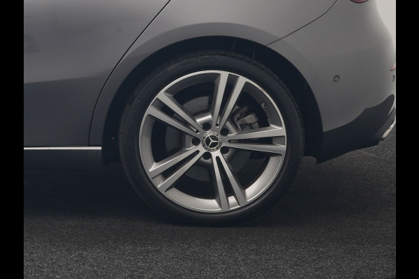 Mercedes-Benz A-Klasse 250 e Progressive PHEV 218pk Dealer O.H. | Camera | Lederen Sportstoelen Ventilatie & Verwarmd | Burmester Audio | Blis | Sfeerverlichting | Apple Carplay | LED Koplampen | Cruise Control | Navigatie | DAB | 19"L.M | Plug In Hybrid