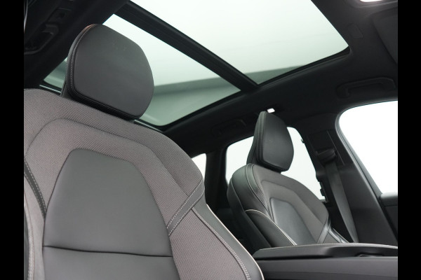 Volvo XC60 T6 AWD R-Design PHEV 340pk Dealer O.H. | Panodak | Adaptive Cruise | Head Up | 360 Camera | Harman / Kardon | Lederen Sportstoelen Memory & Verwarmd | Stuur Verwarmd | Google Assistent | Keyless | Apple Carplay | Navigatie | DAB | Plug In Hybrid |