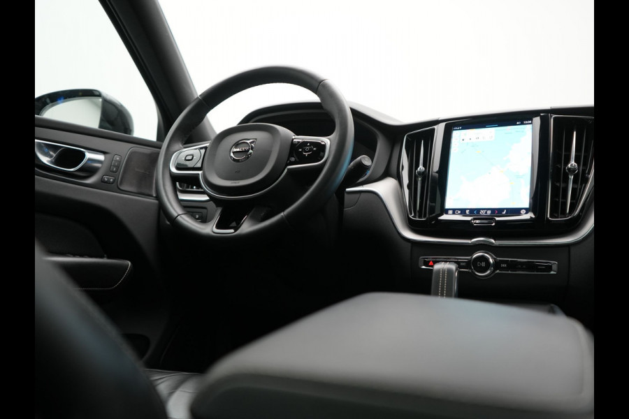 Volvo XC60 T6 AWD R-Design PHEV 340pk Dealer O.H. | Panodak | Adaptive Cruise | Head Up | 360 Camera | Harman / Kardon | Lederen Sportstoelen Memory & Verwarmd | Stuur Verwarmd | Google Assistent | Keyless | Apple Carplay | Navigatie | DAB | Plug In Hybrid |