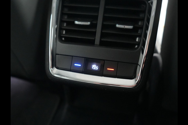 Škoda ENYAQ iV 80 Business Edition Plus 204pk Dealer O.H. | Adaptive Cruise | Head Up | Camera | Alcantara Sportstoelen Memory & Verwarmd | Warmtepomp | Keyless | Blis | Crystal LED | Stuur Verwarmd | Sfeerverlichting | Apple Carplay | Navigatie |