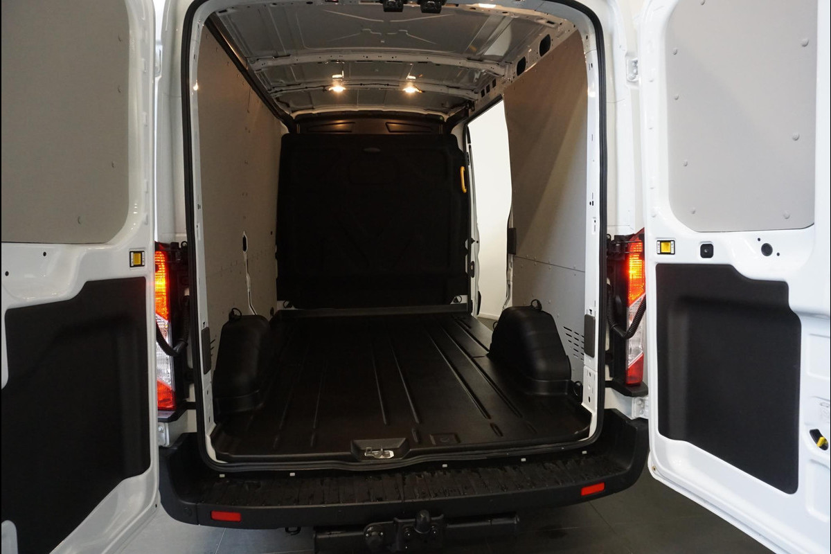 Ford Transit 105pk L2H2 Trend Airco Trekhaak Navigatie Cruise