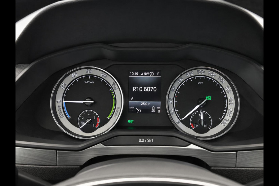 Škoda Superb Combi 1.4 TSI DSG iV Business Edition Plus SoH 92% Trekhaak Camera Navi Carplay DCC Stoelverwarming Verwarmbare Voorruit Cruise Control Full LED PDC VA