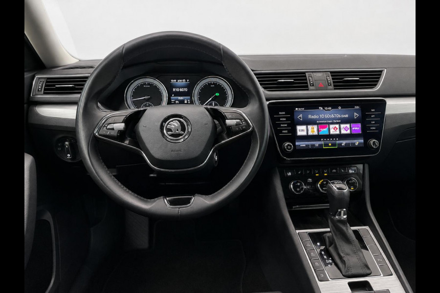 Škoda Superb Combi 1.4 TSI DSG iV Business Edition Plus SoH 92% Trekhaak Camera Navi Carplay DCC Stoelverwarming Verwarmbare Voorruit Cruise Control Full LED PDC VA