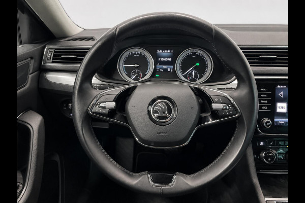 Škoda Superb Combi 1.4 TSI DSG iV Business Edition Plus SoH 92% Trekhaak Camera Navi Carplay DCC Stoelverwarming Verwarmbare Voorruit Cruise Control Full LED PDC VA