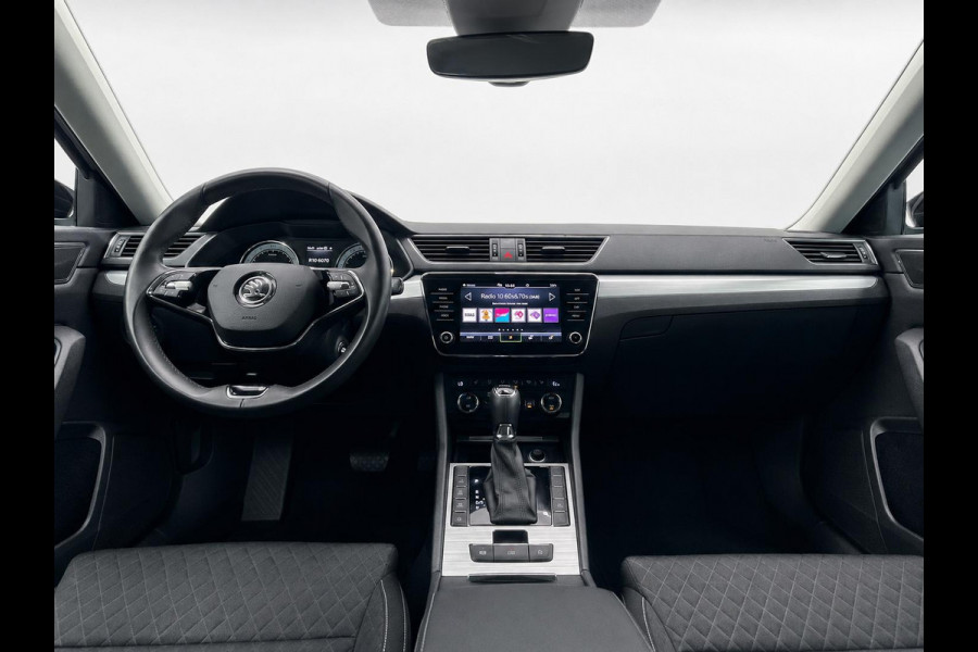 Škoda Superb Combi 1.4 TSI DSG iV Business Edition Plus SoH 92% Trekhaak Camera Navi Carplay DCC Stoelverwarming Verwarmbare Voorruit Cruise Control Full LED PDC VA