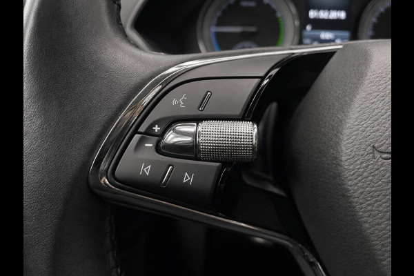 Škoda Superb Combi 1.4 TSI DSG iV Business Edition Plus SoH 92% Trekhaak Camera Navi Carplay DCC Stoelverwarming Verwarmbare Voorruit Cruise Control Full LED PDC VA