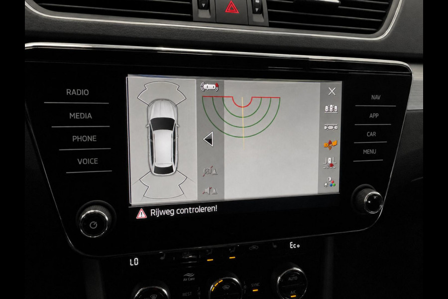 Škoda Superb Combi 1.4 TSI DSG iV Business Edition Plus SoH 92% Trekhaak Camera Navi Carplay DCC Stoelverwarming Verwarmbare Voorruit Cruise Control Full LED PDC VA