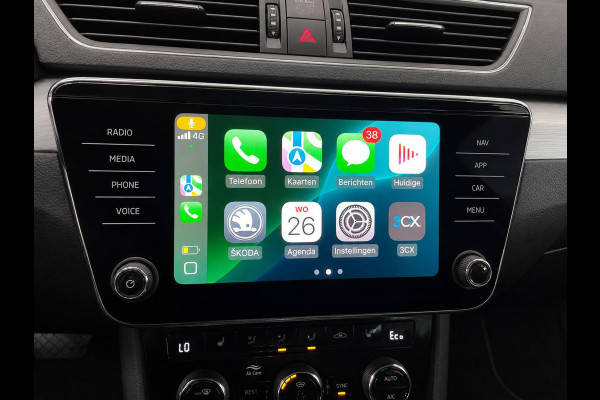 Škoda Superb Combi 1.4 TSI DSG iV Business Edition Plus SoH 92% Trekhaak Camera Navi Carplay DCC Stoelverwarming Verwarmbare Voorruit Cruise Control Full LED PDC VA