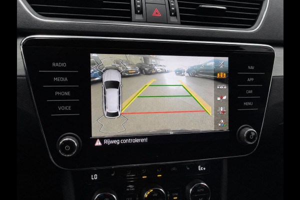 Škoda Superb Combi 1.4 TSI DSG iV Business Edition Plus SoH 92% Trekhaak Camera Navi Carplay DCC Stoelverwarming Verwarmbare Voorruit Cruise Control Full LED PDC VA