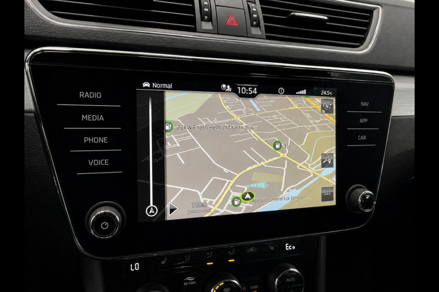 Škoda Superb Combi 1.4 TSI DSG iV Business Edition Plus SoH 92% Trekhaak Camera Navi Carplay DCC Stoelverwarming Verwarmbare Voorruit Cruise Control Full LED PDC VA