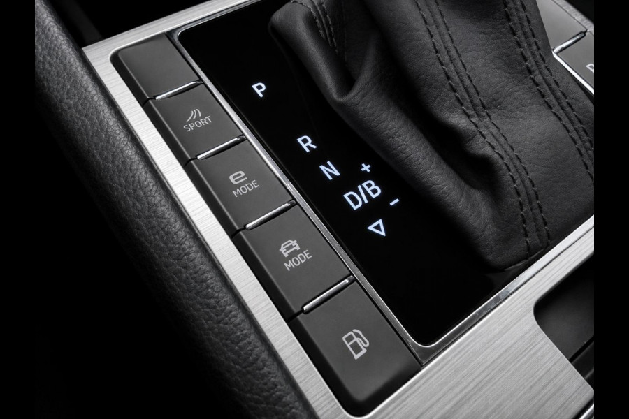 Škoda Superb Combi 1.4 TSI DSG iV Business Edition Plus SoH 92% Trekhaak Camera Navi Carplay DCC Stoelverwarming Verwarmbare Voorruit Cruise Control Full LED PDC VA
