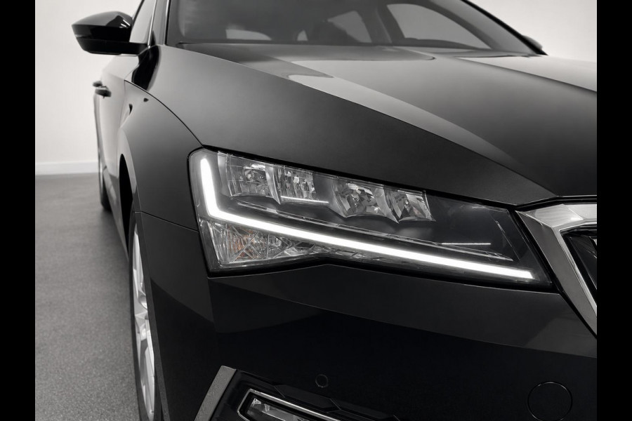 Škoda Superb Combi 1.4 TSI DSG iV Business Edition Plus SoH 92% Trekhaak Camera Navi Carplay DCC Stoelverwarming Verwarmbare Voorruit Cruise Control Full LED PDC VA
