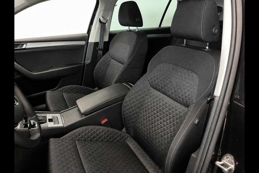 Škoda Superb Combi 1.4 TSI DSG iV Business Edition Plus SoH 92% Trekhaak Camera Navi Carplay DCC Stoelverwarming Verwarmbare Voorruit Cruise Control Full LED PDC VA