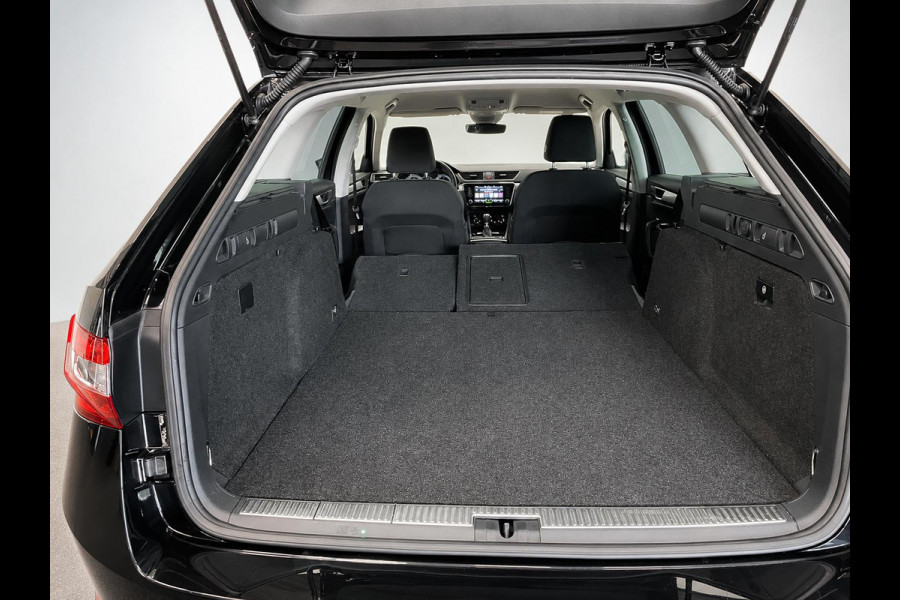 Škoda Superb Combi 1.4 TSI DSG iV Business Edition Plus SoH 92% Trekhaak Camera Navi Carplay DCC Stoelverwarming Verwarmbare Voorruit Cruise Control Full LED PDC VA